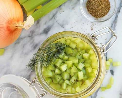 به انگلیسی Celery یا کرفس