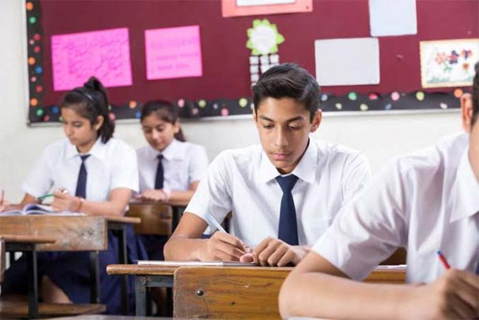دانش اموز هندی